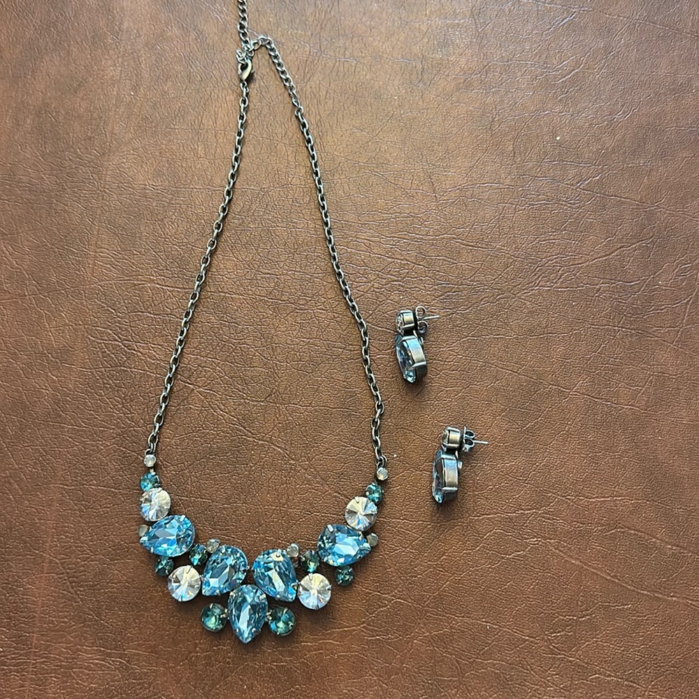 18” chain blue and diamond color necklace and earrings